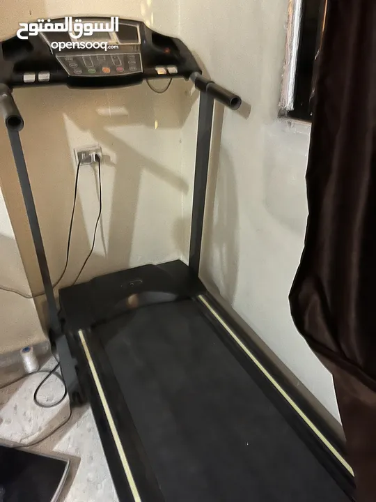 جهاز مشي امريكي مستعمل استعمال منزلي.