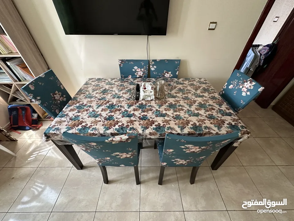 6 chair dining table with free chair covers