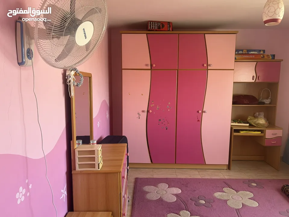 للبيع من المالك بسبب السفر. شقة مفروشة بالكامل. استخدام محدود