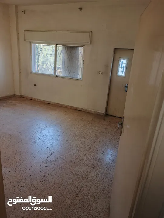 أربع شقق و سطحين للبيع في منطقة الهاشمي الجنوبي