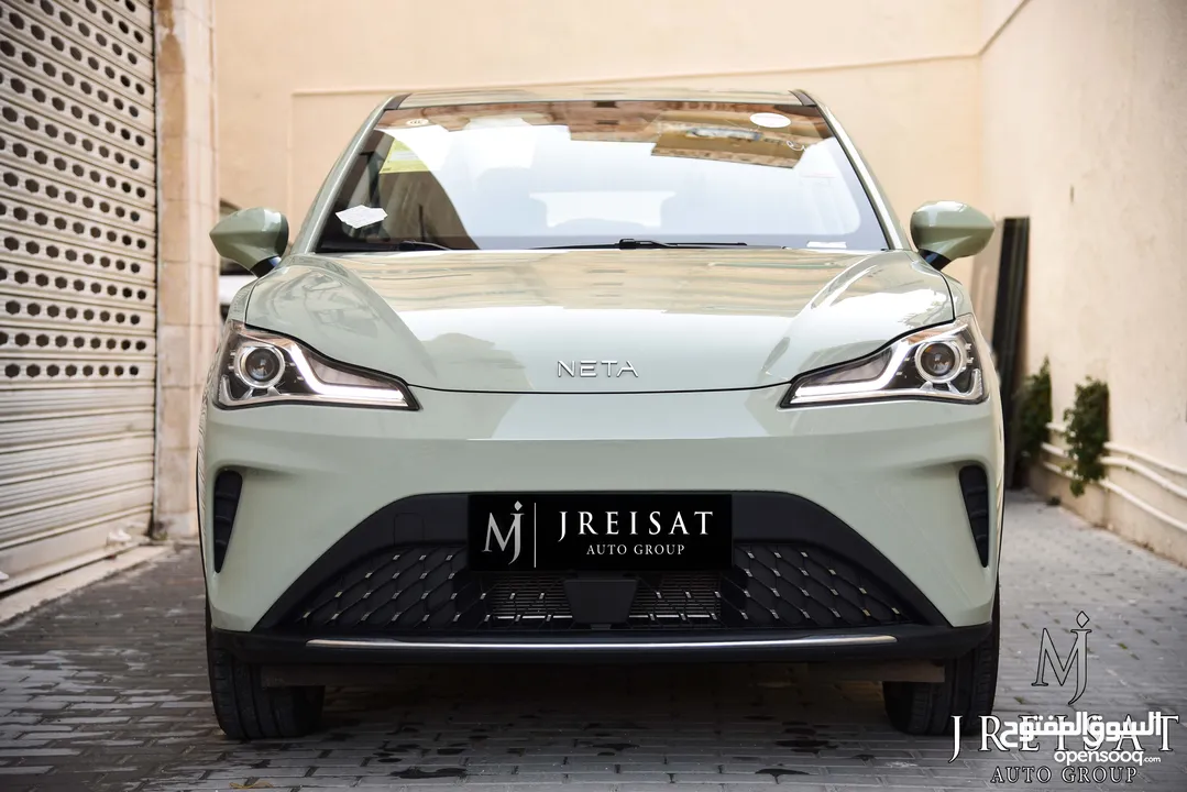 نيتا آيا الكهربائية بالكامل متوفر باللونين الازرق والاخضر 2023 Neta Aya EV SUV