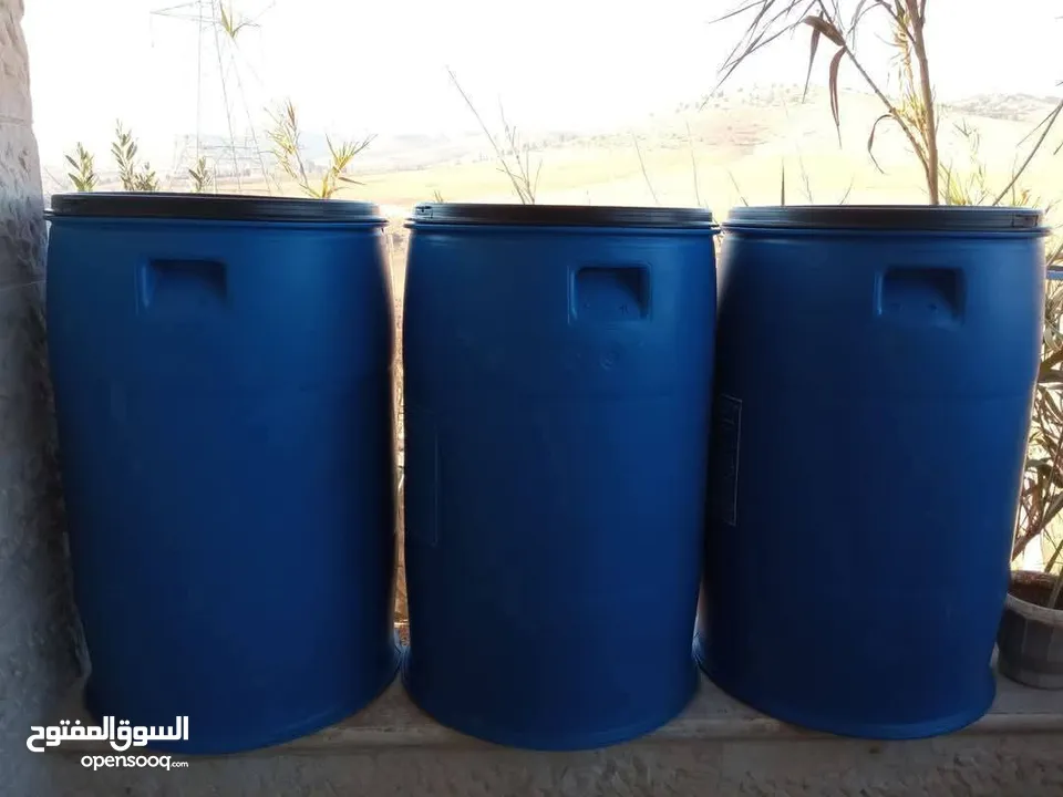 براميل بلاستيك نظاف جدا للبيع
