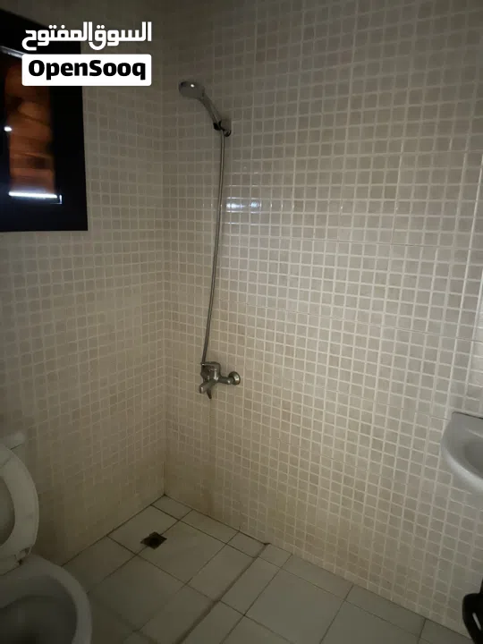 شقة غرفتين وحمامين شامل الكهرباء للاجار في الحجيات