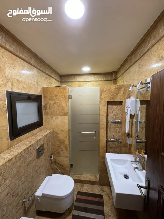 شقة مميزة للبيع في ضاحية الرشيد / شارع الجامعة