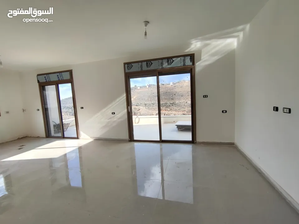 روف سوبر ديلوكس للبيع في الريحان مع إطلالة خيالية