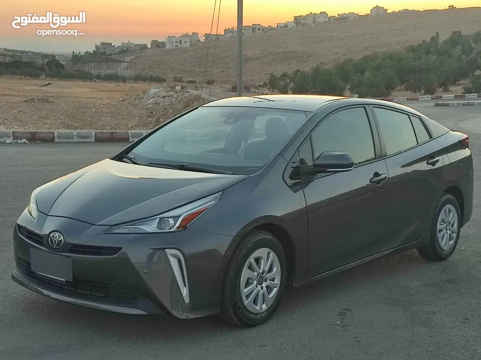 تويوتا بريوس 2020 حره باسم المستورد لون فيراني بطاريه ليثيوم بسعر مغري جدا