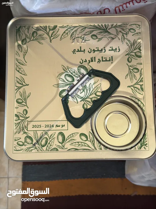 يوجد زيت زيتون بلدي نخب النخب للبيع مكفول سنه من تاريخ الشراء