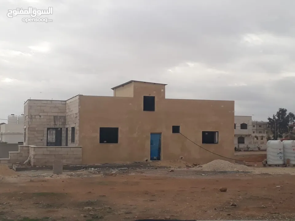 بيت قيد الانشاء للبيع