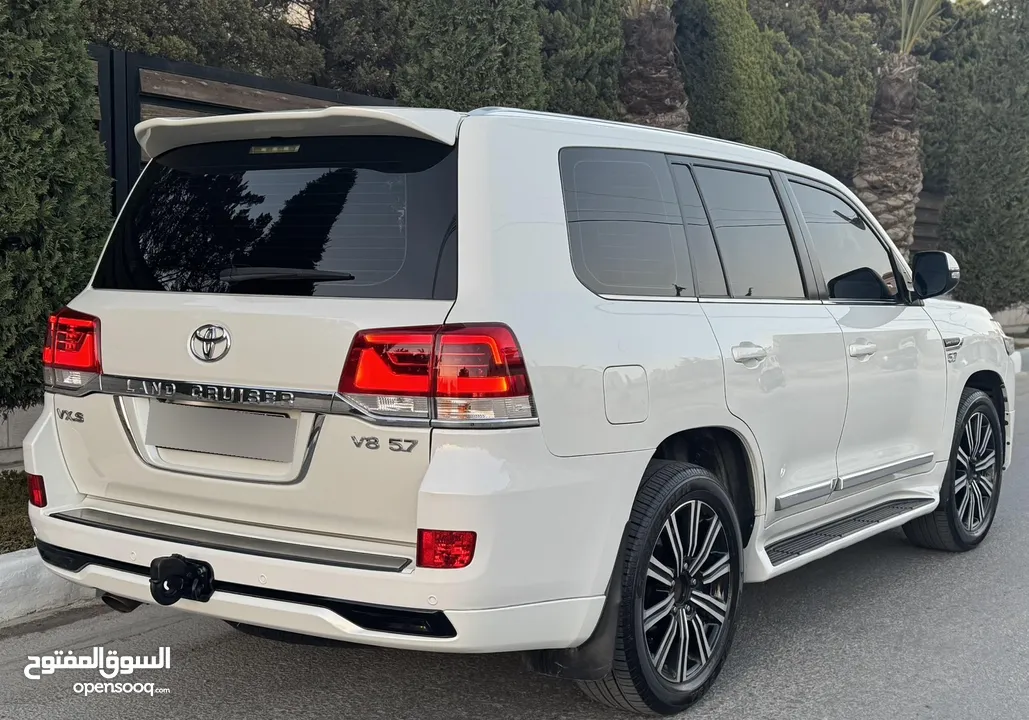 Toyota Land Cruiser 2016 Gx-r 5700CC V8 بحالة الوكالة الفحص: 7 جيد بدون ملاحظات