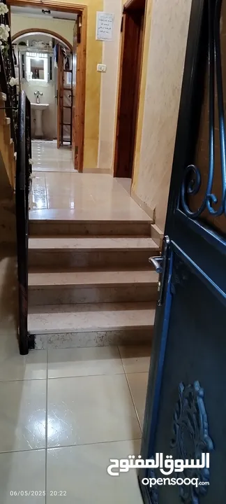 بيت مستقل في عقابا حي الزرعينة للبيع على مساحة أرض 520 متر تشطيب دلوكس مساحة البيت 140 متر مكون من 3