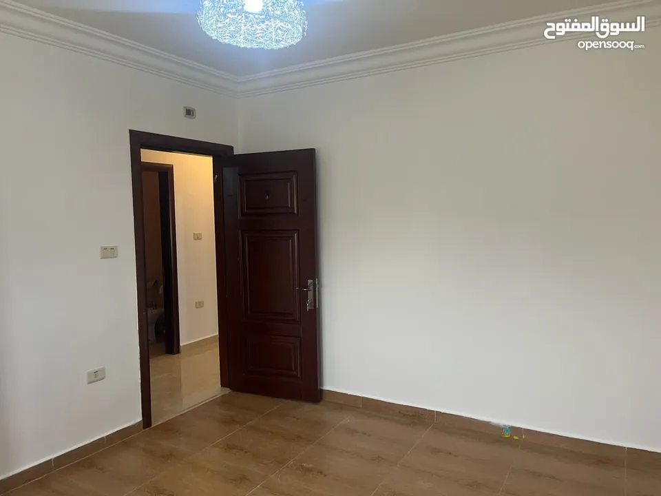 شقه طابق اول غير مفروشه للبيع في منطقة الكرسي