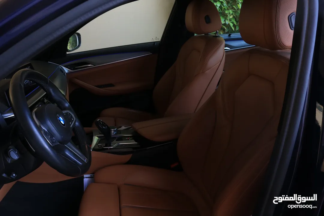 BMW 530e 2019 Plug-In Hybrid M-Kit (new battery installed بطارية   (جديدة من الوكالة