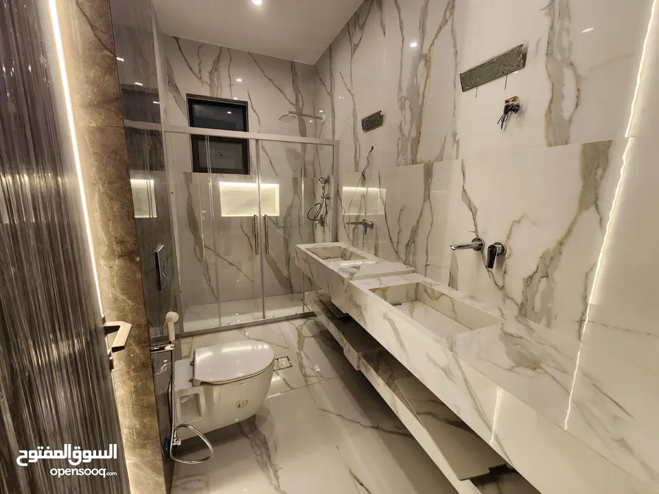 شقة طابقية فاخرة للبيع في عبدون  ref : 14383