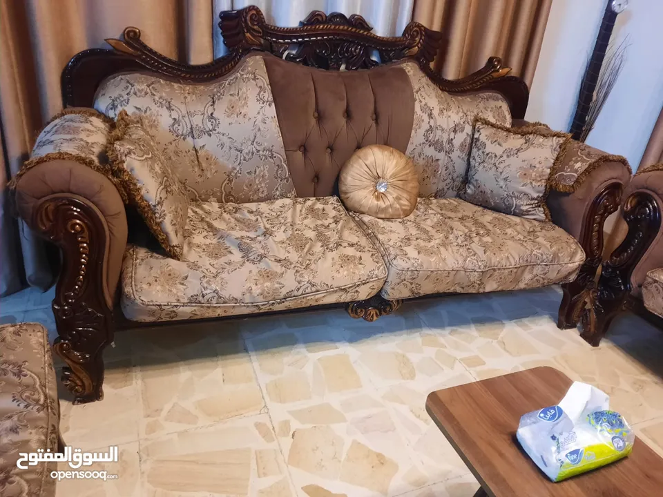 طقم كنب 7 مقاعد زان قصة فرنسي بحالة جيدة