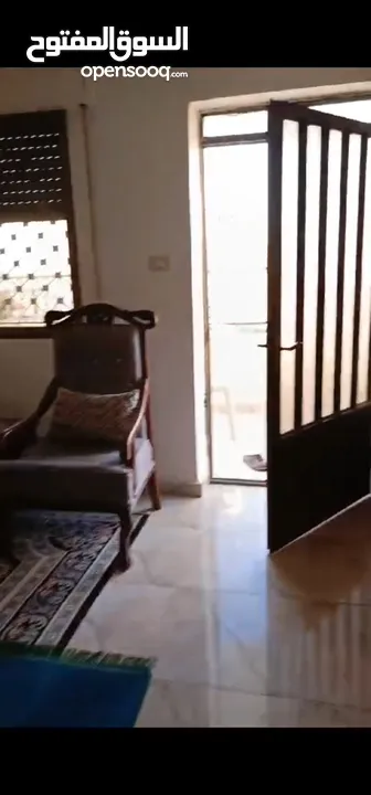 شقة طابق ثاني مميزة بارقى منطقة الزرقاء في جبل المغير