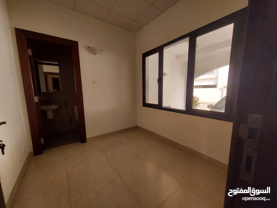 4 Bedrooms Villa for Rent in Madinat Illam REF:914R