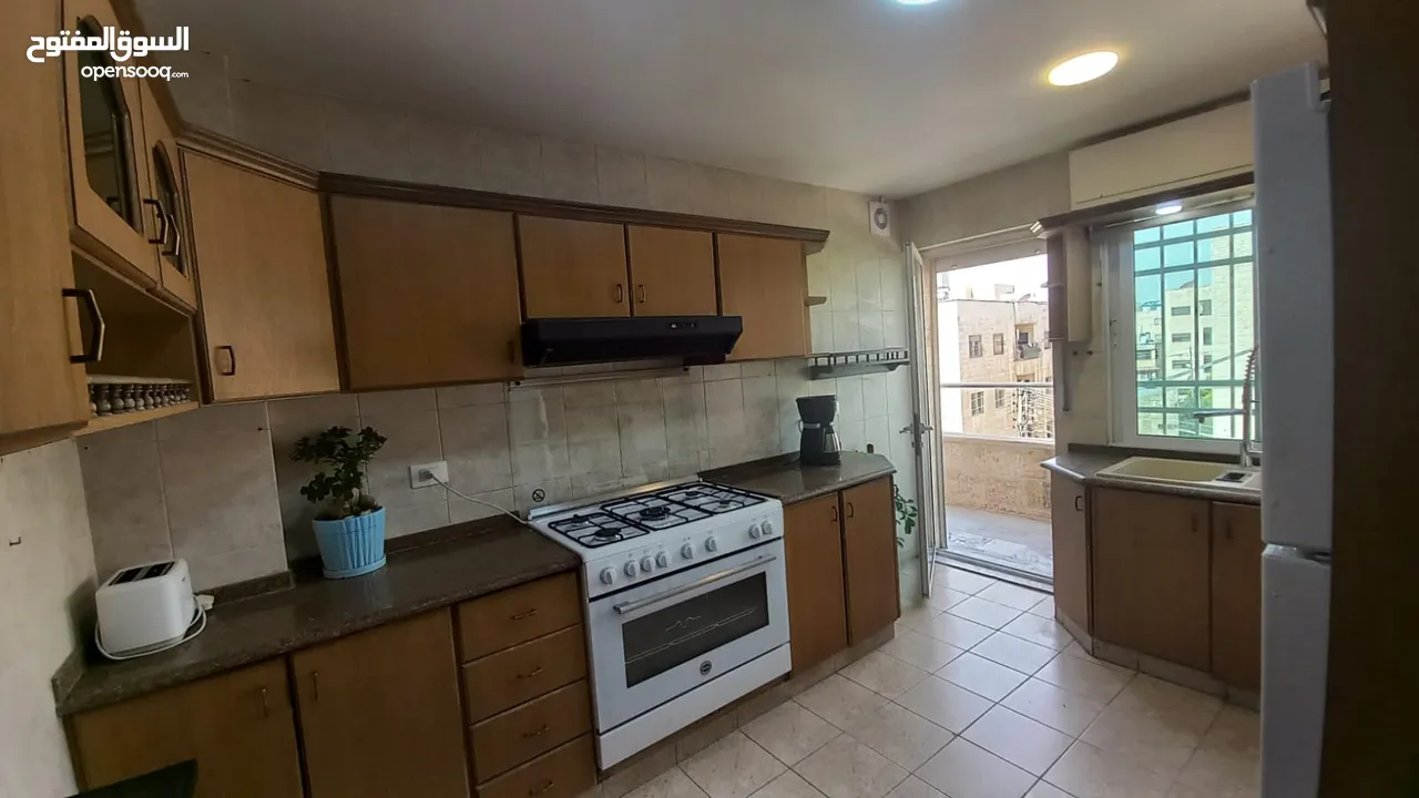 شقة مفروشة للايجار في الدوار السادس ( Property 42144 )-175055040