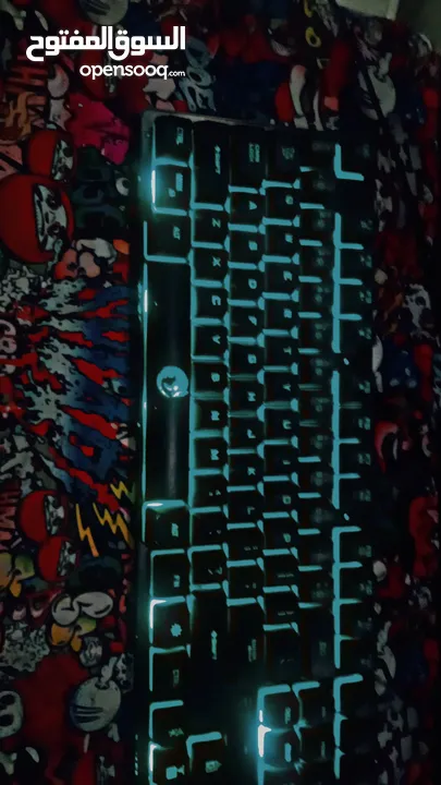 "عيش تجربة اللعب الكاملة مع كيبورد RGB بإضاءة متغيرة وتحكم كامل"
