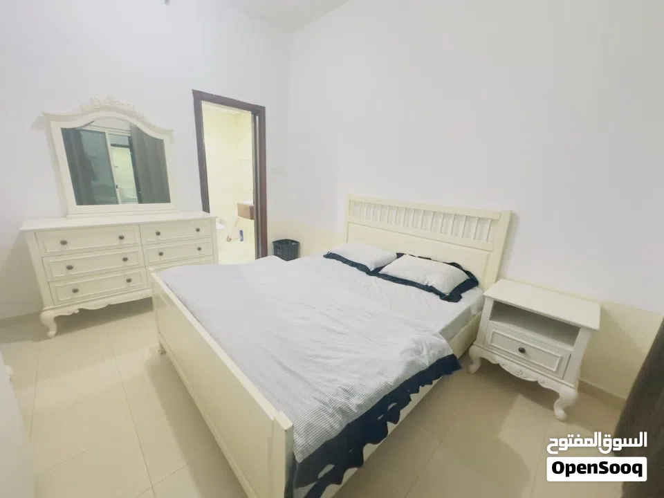 شقة غرفة وصالة للبيع في السيتي تاور – موقع مميز على شارع الشيخ خليفة – فرصة استثمارية