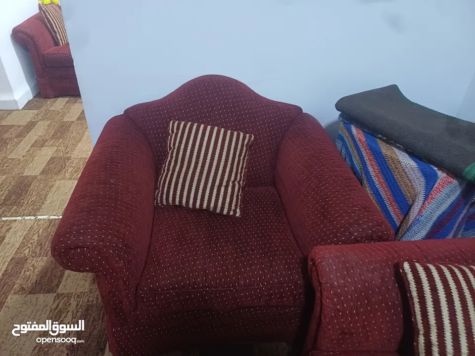 طقم كنب بحاله جيده 7 مقاعد