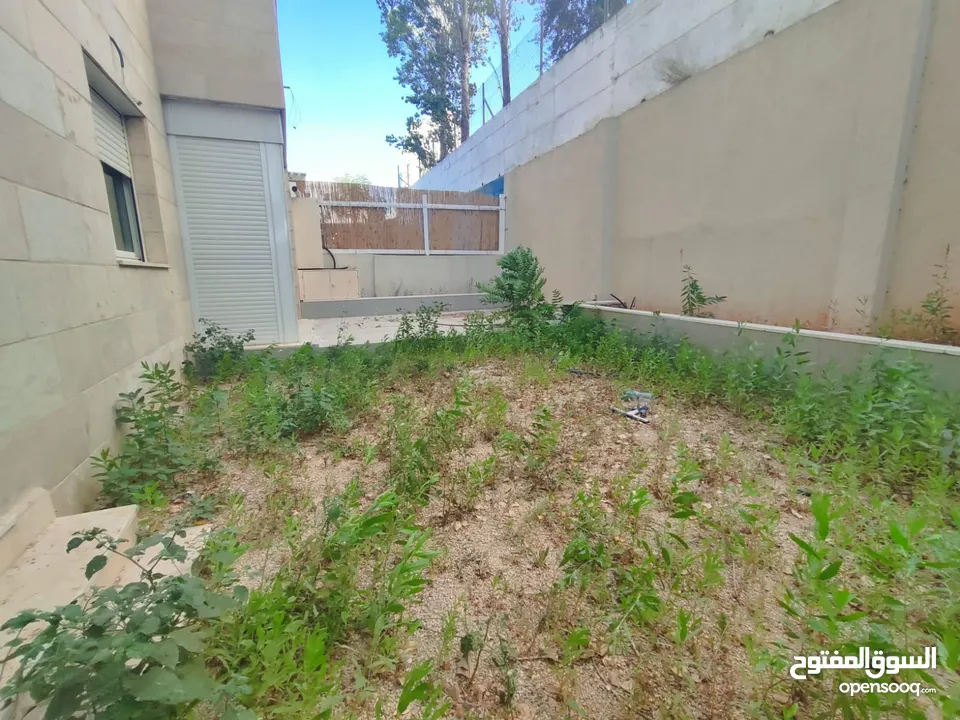 شقة جديدة للإيجار – عين منجد  تشطيب على ذوقك الخاص