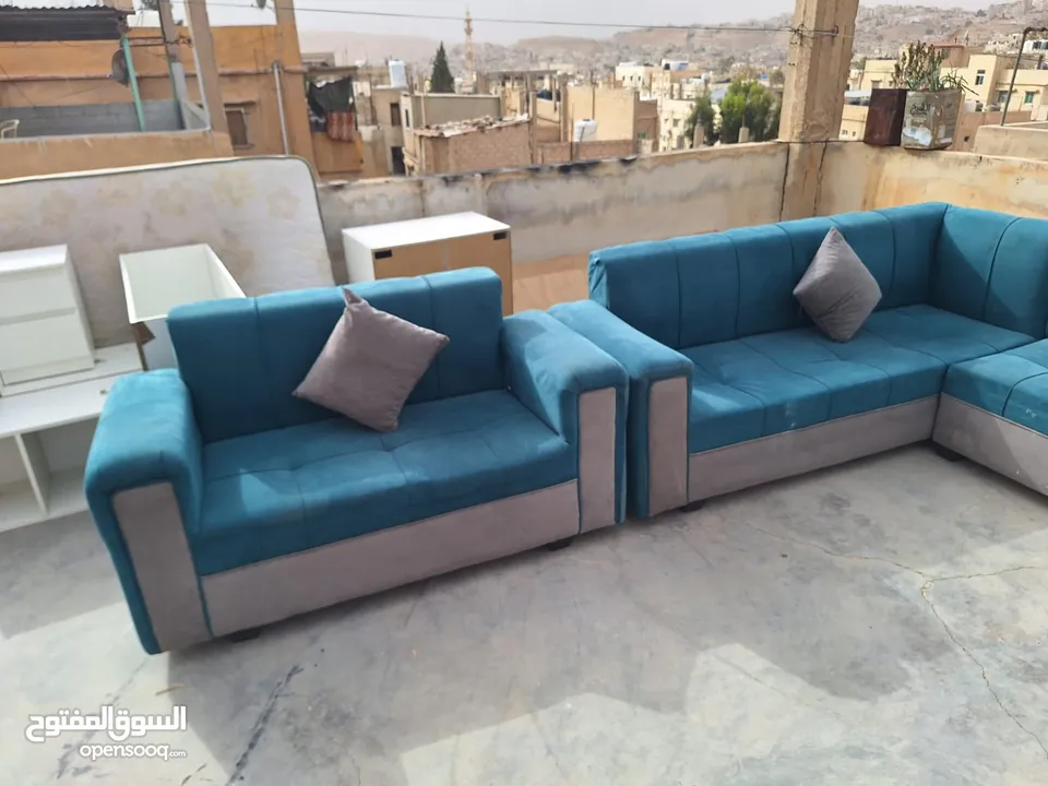 طقم كنب بحالة ممتازة بسعر حرق