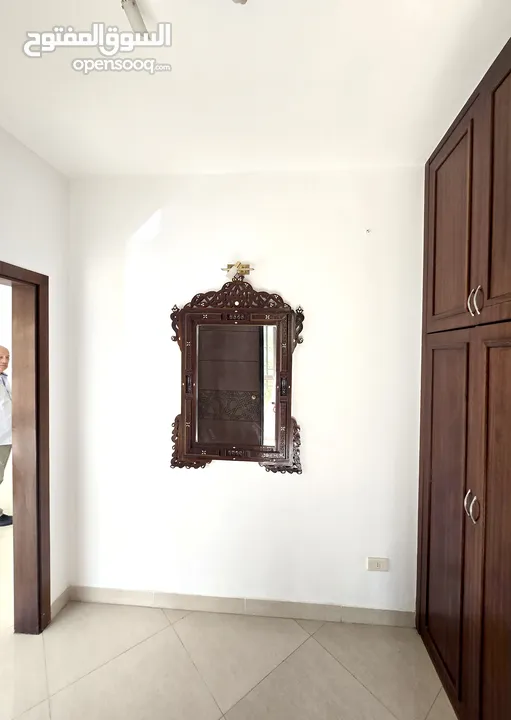 ارقى مناطق جبل عمان شقه ارضيه للبيع 4 نوم مع تراس و كراج خاص