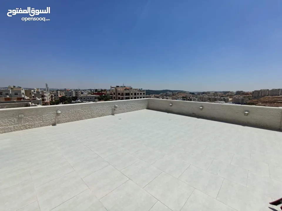 شقة اخير مع روف للبيع خلف المدارس العالمية - 14584