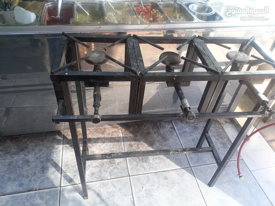 عدة مطعم للبيع