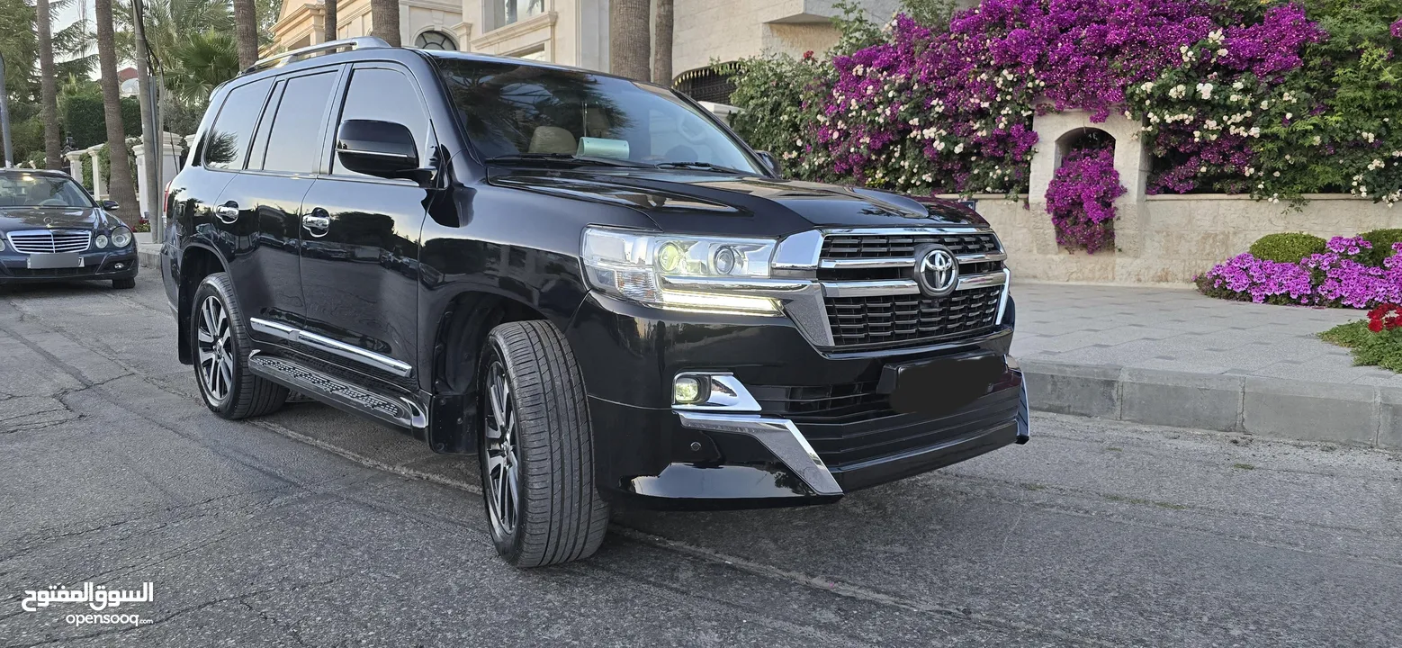 Toyota Land Cruiser 2014 V6 (GXR) Full loaded  محدث لل 2021 عند مركز elite