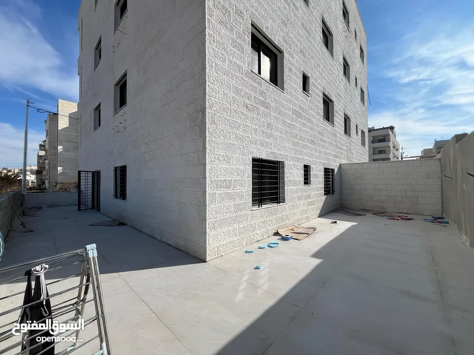 شقة مميزة للبيع في البنيات خلف جامعة البتراء