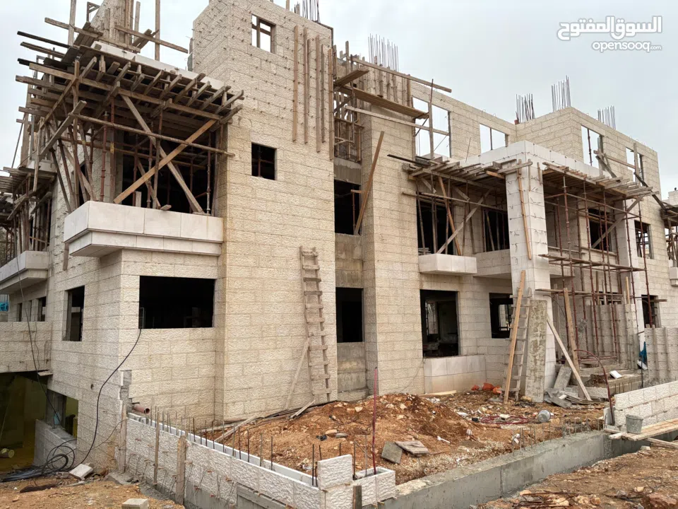 شقة تصميم فلل في حي الفلل في البالوع فوق حديقة الاستقلال