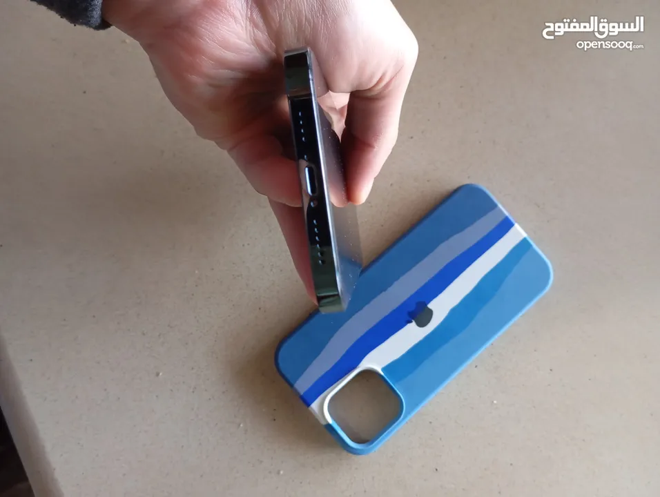 جهاز ايفون 12 برو ماكس مستعمل بحاله ممتازه للبيع مع كافر اثنين و سماعة ايفون اير بودز و شاحن