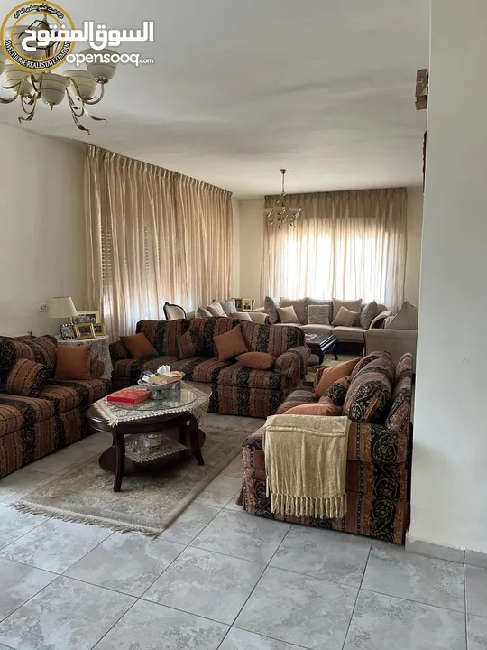 شقة مميزة للبيع في الجاردنز طابق ثالث 200م تشطيب سوبر ديلوكس بسعر مغري