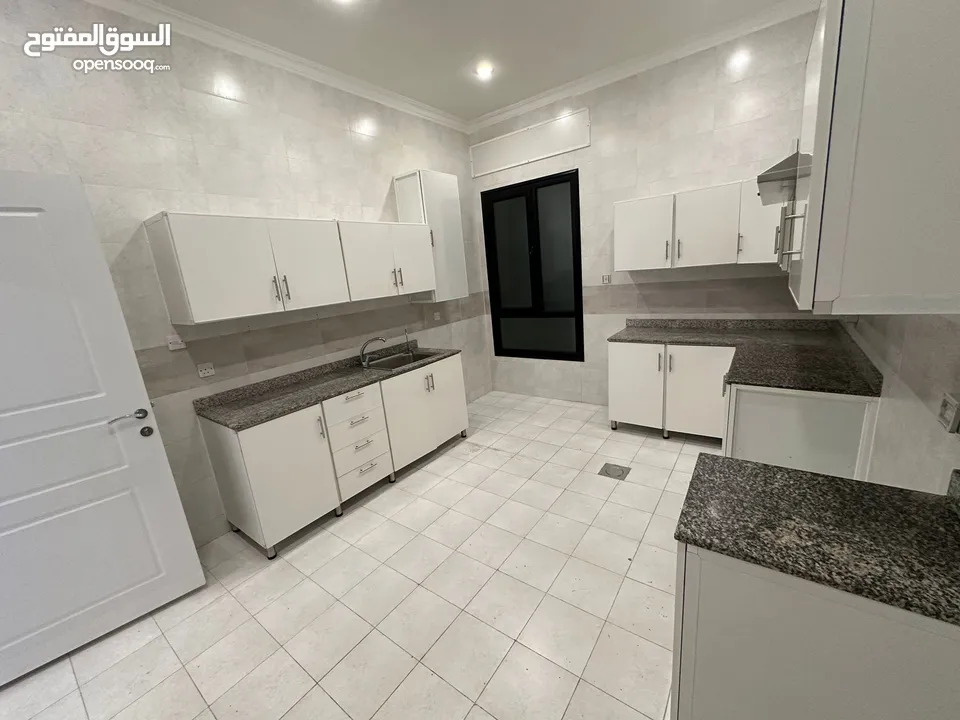 شقة بمنطقة السلام  للايجار عوائل  280 متر  Apartment for Rent in Al-Salam Area 280 m