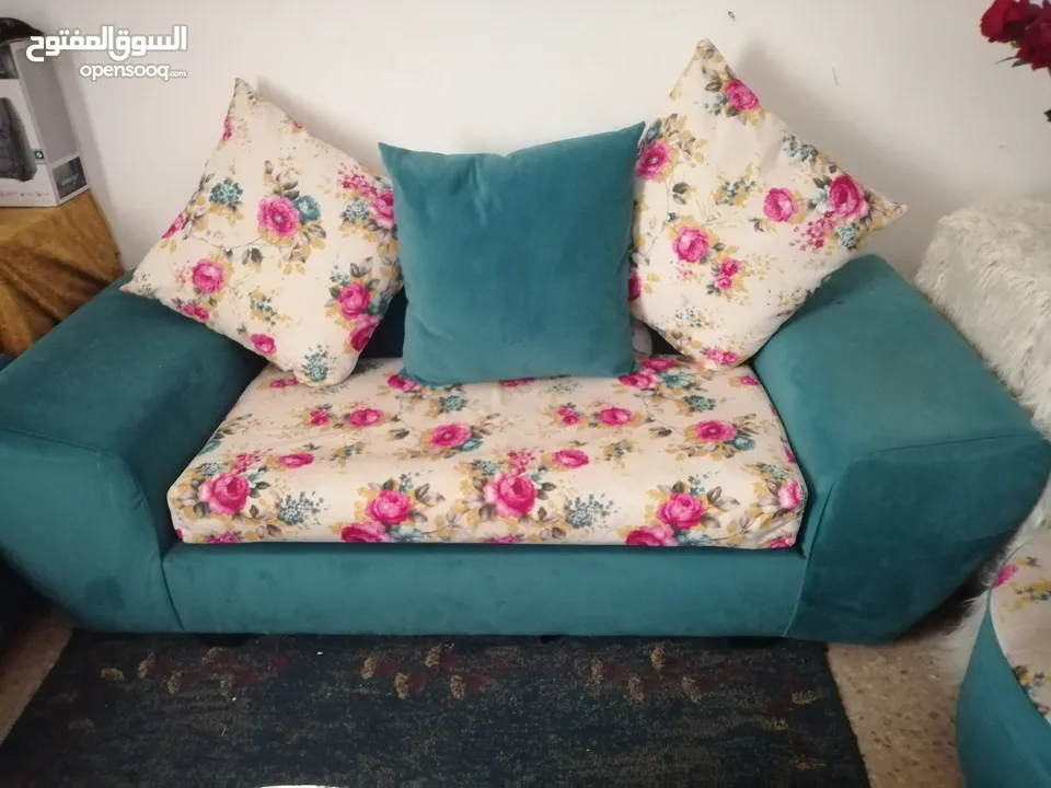 طقم كنب جلوس ( غرفة معيشه) مريح جدا وواسع ومميز