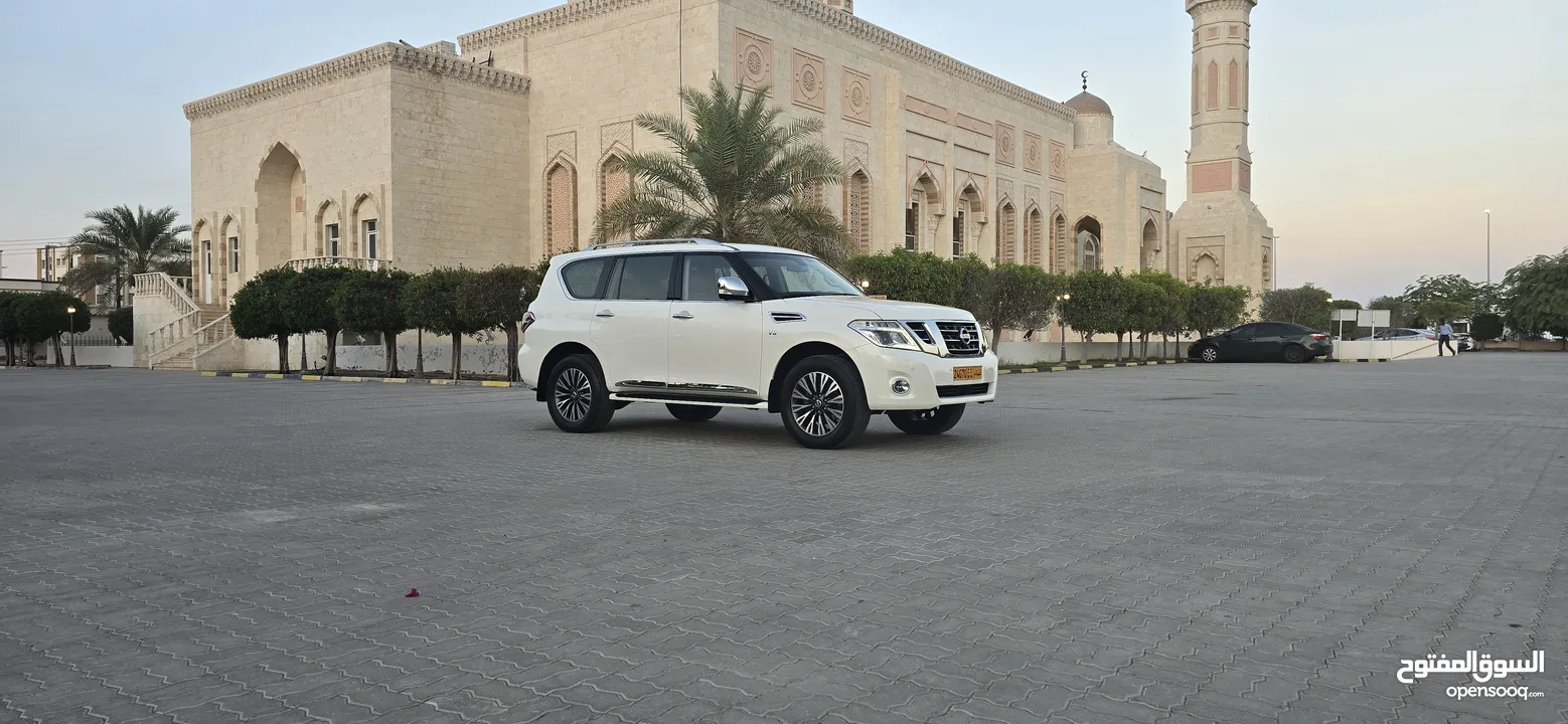 نيسان باترول بلاتينيوم أعلى مواصفات المكينة الكبيره بدون حوادث ولاصبغ نهائيا شبه جديدة