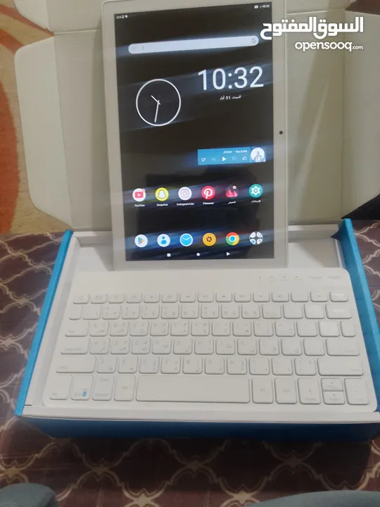تاب الكاتيل IT10 حجم شاشة كبير مع كي بورد  بحالة ممتازة للبيع او البدل على جهازين تلفون