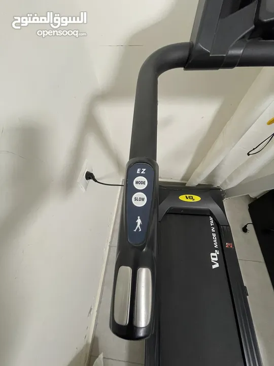 فرصة نادرة! جهاز مشي احترافي VO2 Space بحالة الوكالة (كالجديد تماماً) قابل للطي
