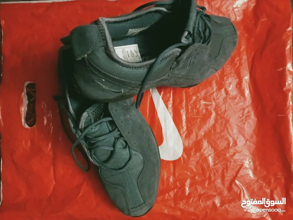 حذاء رياضي نايكي اصلى فيتنامي، مقاس 40.5 EUR ، شياكة وأناقة