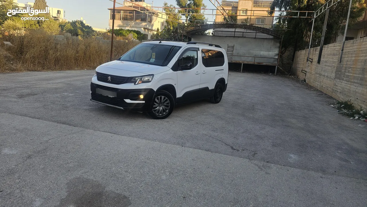 بيجو ريفتر 2023 رخصة ترخيص وتامين ل شهر 6/2026 تامين شامل  امكانية البيع دفعة وشكات مش ناقصها اشي فل