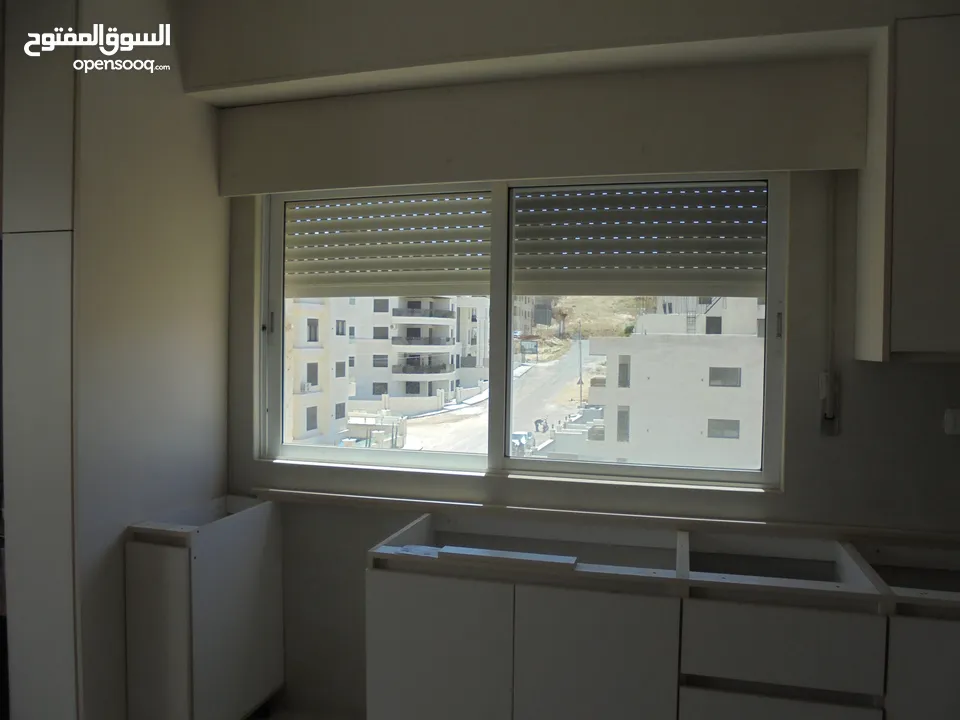 شقة خلف مديرية الامن العام وجامعة البتراء 200م مربع للبيع (3 دقائق عن شارع المطار)