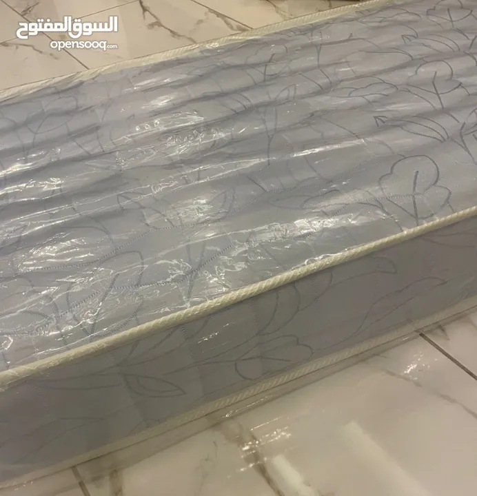 أغراض متنوعة بحال الجديد للبيع