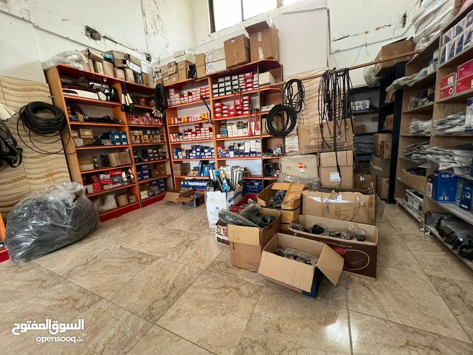 محل قطع سيارات للبيع كامل