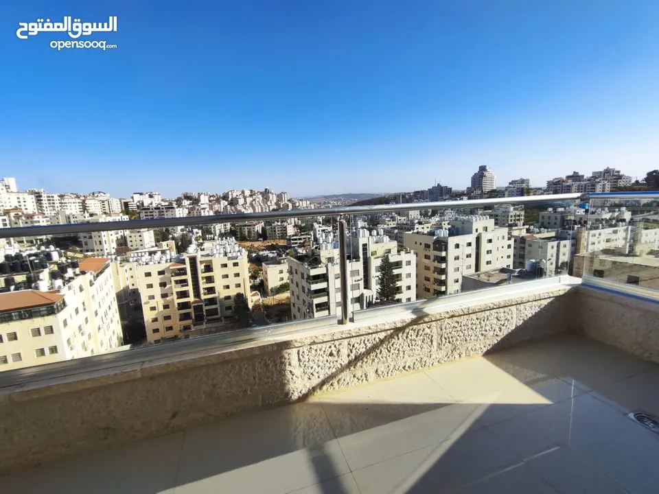 شقة للإيجار – عين منجد  طابق خامس بإطلالة مميزة قرب مطعم تغميسة
