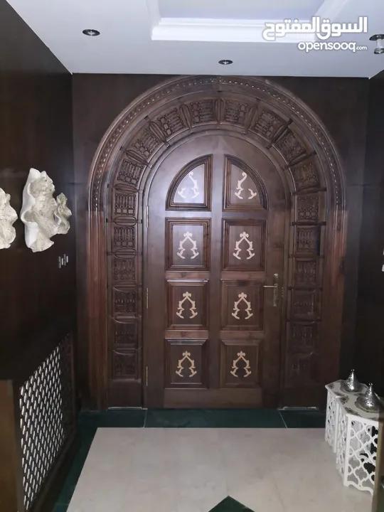 قطعة ارض 716م2 عليها عمارة اربعة طوابق وقبو في الصويفية