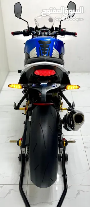 Suzuki GSR 750 سوزوكي