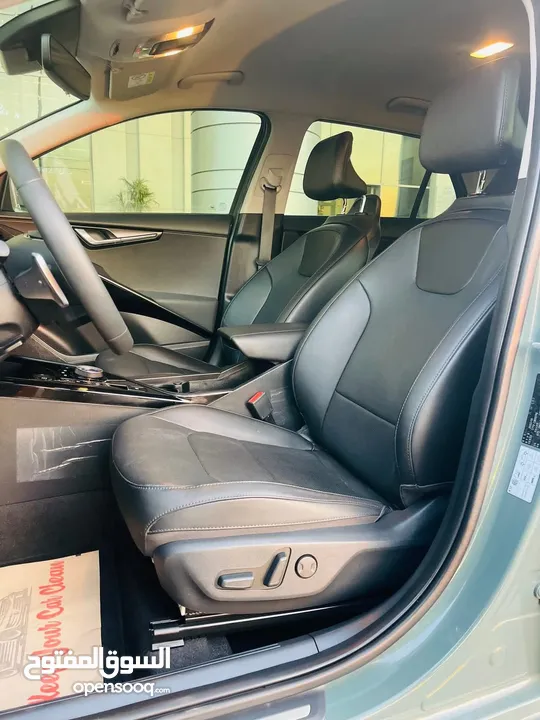 كيا نيرو هايبرد 2023 الاضافات الكاملة باللون المميز