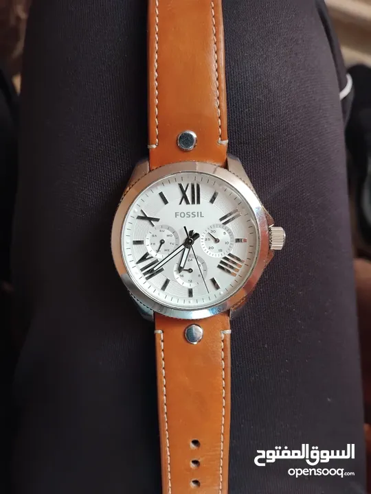 ساعة fossil  أصلية بحالة ممتازة