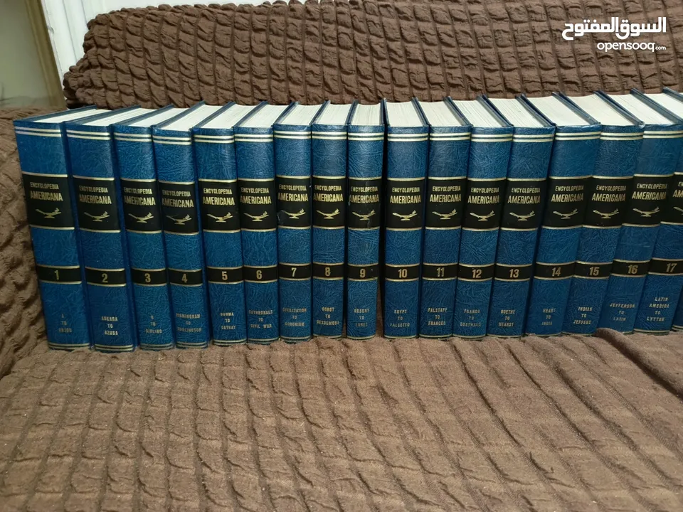 مجموعه كامل انسايكلوبيديا (Encyclopedia Americana) عمرها 50 سنه